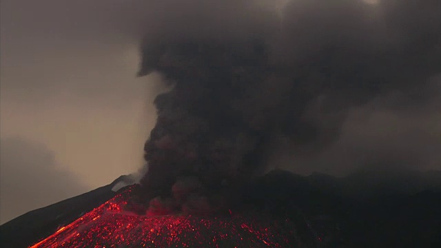 樱岛火山闪电视频素材