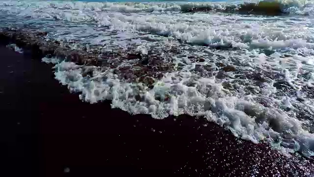 海滩上的波浪- 4k -视频素材