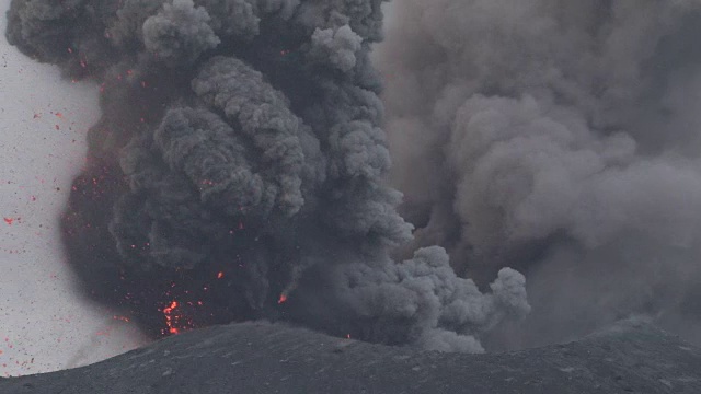 在喀拉喀托火山爆发视频下载