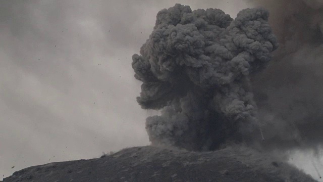 在喀拉喀托火山爆发视频下载