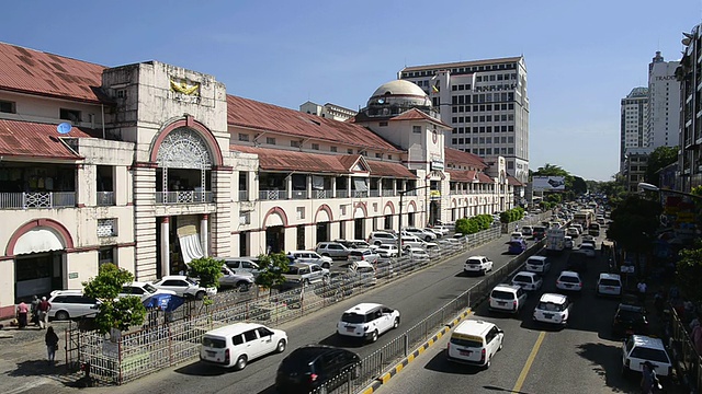 缅甸仰光地区仰光市Bogyoke Aung San路Bogyoke Aung San市场的交通WS视图视频素材