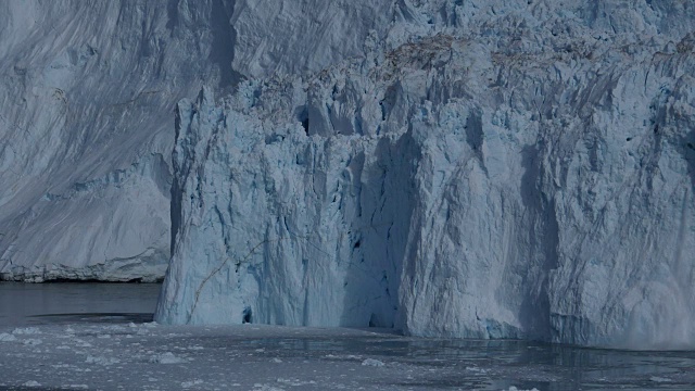 冰山在水中特写视频下载