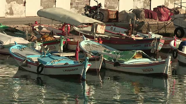 在水中漂浮，Kusadasi，土耳其视频素材