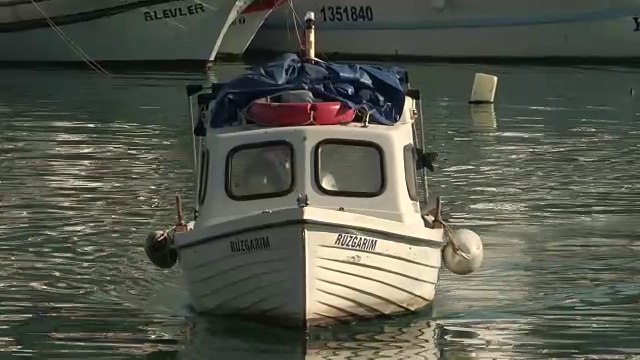 需要一艘更大的船，Kusadasi，土耳其视频素材