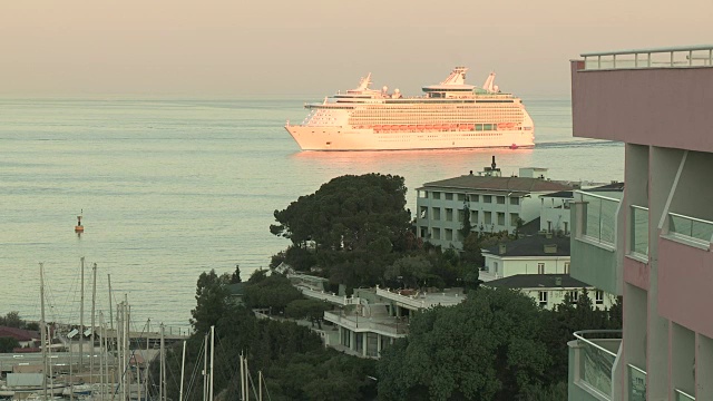 公寓和游轮，Kusadasi，土耳其视频素材