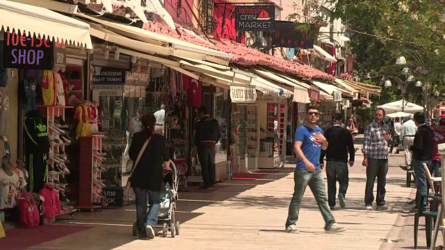 小商店和购物者，Kusadasi，土耳其视频素材