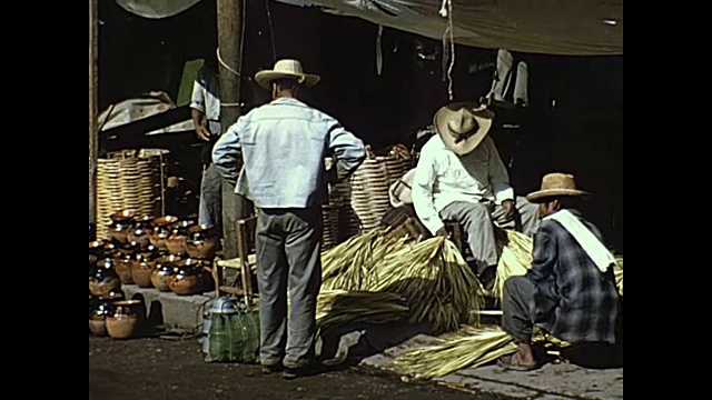 1963年家庭电影-墨西哥瓦哈卡街头市场的各种场景视频素材