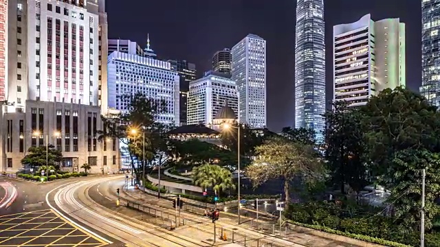 时光流逝-香港的摩天大楼和夜间交通(放大)视频下载