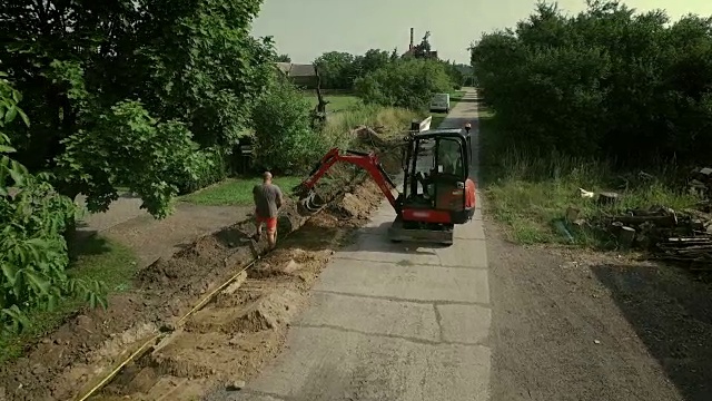 铺设高速互联网电缆-地下工程视频素材