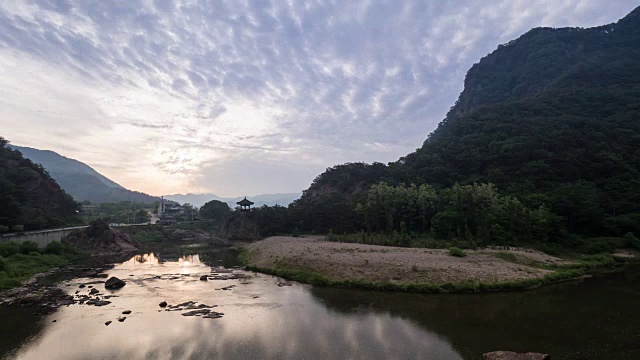 日出时卧流峰景色视频素材