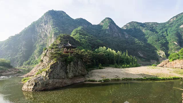 日出时卧流峰景色视频素材