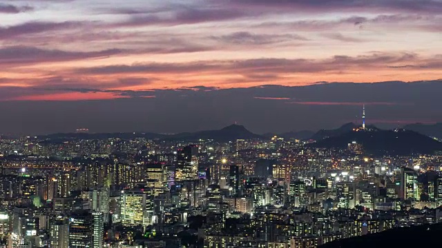 日落到夜晚的城市和云景视频素材