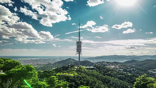 西班牙巴塞罗那Tibidabo山Torre de Collserola的时间流逝。视频素材