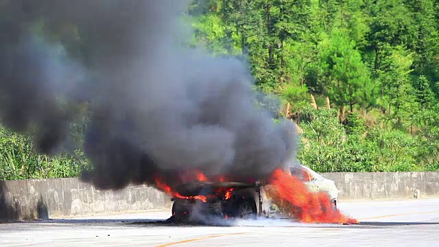 汽车着火了视频素材