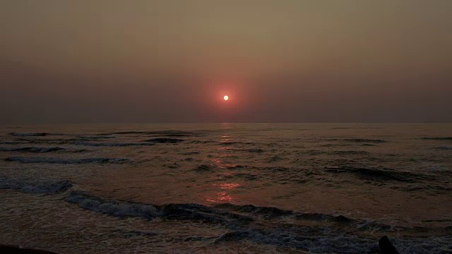 石kari海滩宽阔的沙滩冲浪黄昏日落视频素材