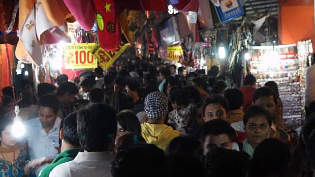 印度德里的Sarojini Nagar市场视频素材