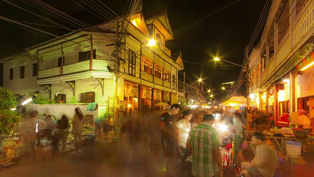 丰富多彩的当地夜市。视频素材