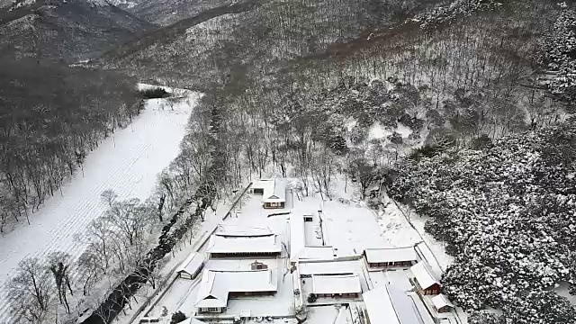 雪景的Seonunsa庙在Seonunsan山视频素材