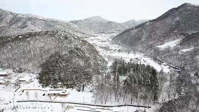 雪景的Seonunsa庙在Seonunsan山视频素材