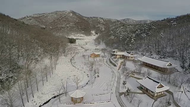 雪景的Seonunsa庙在Seonunsan山视频素材