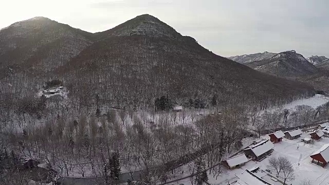 雪景的Seonunsa庙在Seonunsan山视频素材