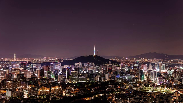 南山塔周边市区夜景(首尔最高点)视频素材