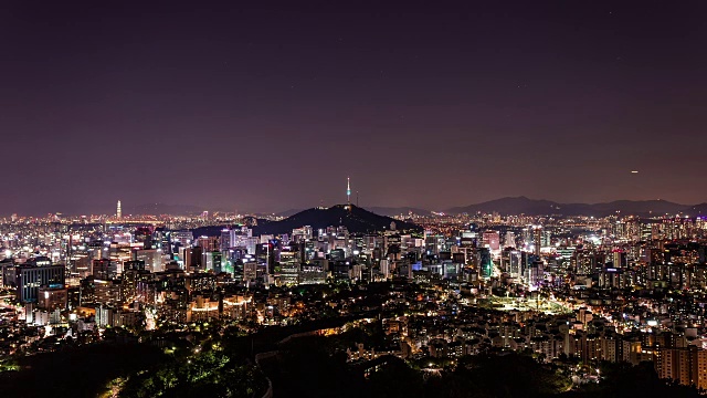 南山塔周边市区夜景(首尔最高点)视频素材