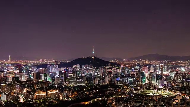 南山塔周边市区夜景(首尔最高点)视频素材