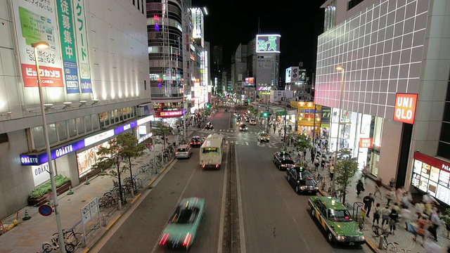 WS T/L HA交通和行人在路上/新宿，东京，日本视频素材