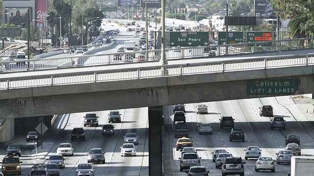 WS View of Traffic /洛杉矶，加利福尼亚，美国视频素材