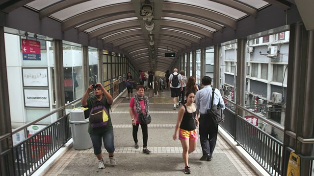 WS View of Travelator /香港，中国视频素材