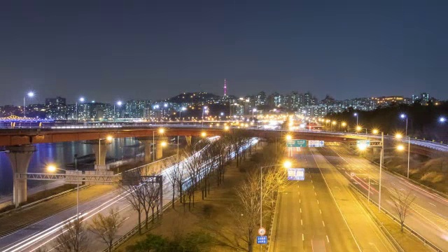 WS POV T/L首尔江边高速公路(汉江高速公路)夜景/首尔，韩国视频素材