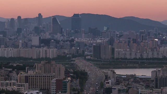 WS ZO T/L日出景观和汉城大桥的城市景观，首尔，韩国视频素材