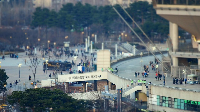 WS T/L People at Seoul World Cup Stadium /首尔，韩国视频素材