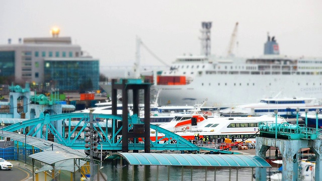 韩国仁川港(韩国第二大港口)风景的MS T/L镜头视频素材