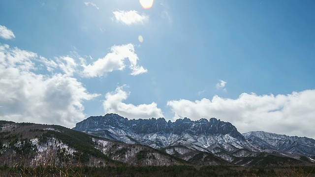 MS ZI T/L蓝天白云的云山堡岩/江原道束草，韩国视频素材