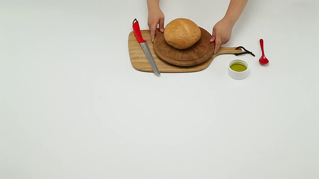 MS Shot of preparing Paner Bread /首尔，韩国视频素材