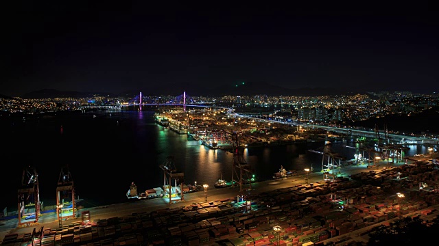 夜景釜山港和一座大桥视频素材