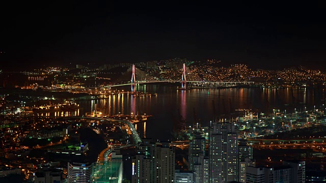 夜景釜山港和一座大桥视频素材