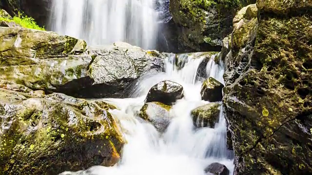 日三国家山公园(韩国名山)瀑布景观视频素材