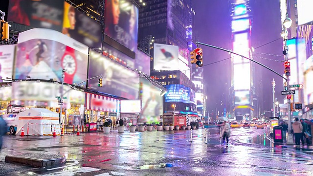 高清延时:纽约时代广场夜雨视频素材