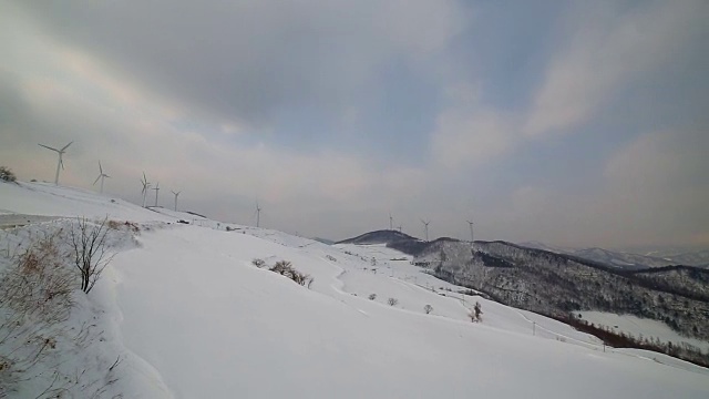 白雪覆盖的风山在太白视频素材