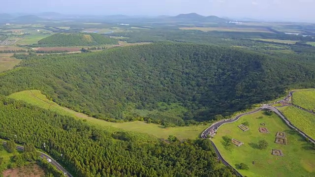 Sangumburi火山口鸟瞰图视频素材