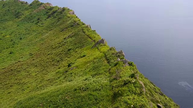 Seongsan Ilchulbong凝灰岩锥鸟瞰图视频素材