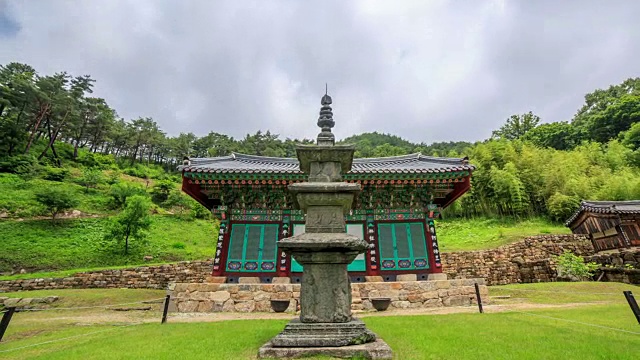 三层石塔(韩国国宝10号)在青杉寺视频素材