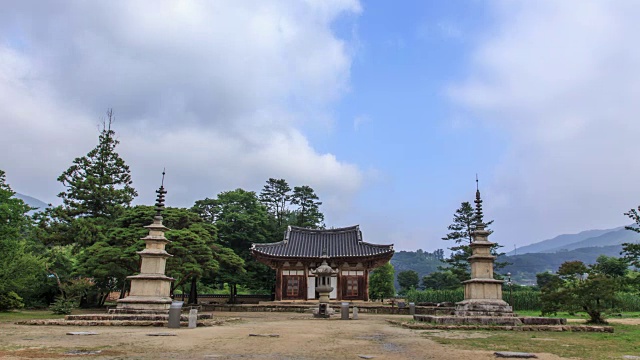 三层石塔(韩国国宝10号)在青杉寺视频素材