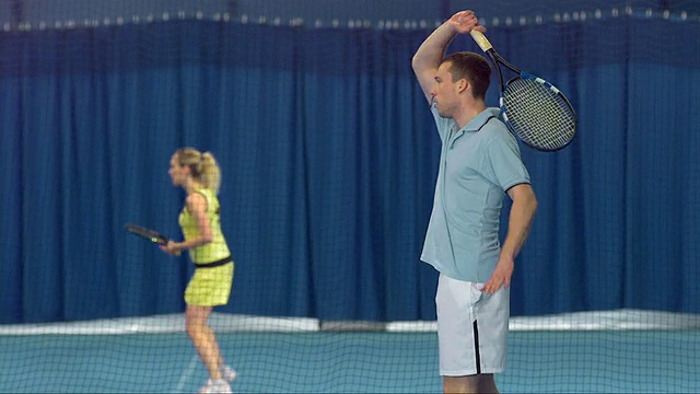 MS Young Man Playing Indoor Tennis(室内网球视频素材