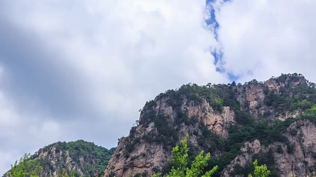 雪山国家山公园奇特的岩层和悬崖视频素材