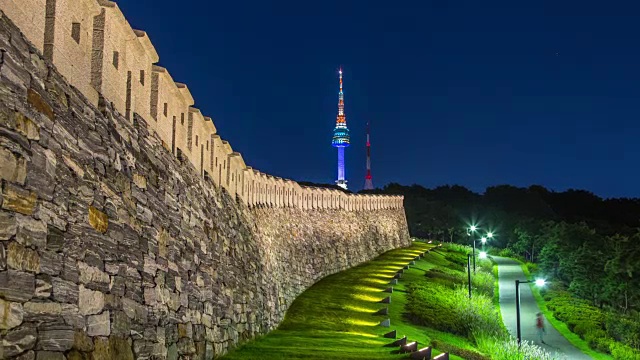 汉城堡垒墙和北汉城塔(汉城地标)视频素材