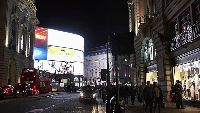 伦敦皮卡迪利广场和摄政街的夜景视频素材